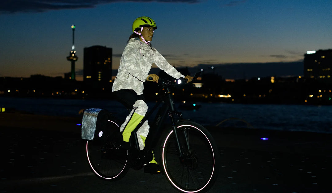 Trockene Fahrt - mit der Regenbekleidung von AGU