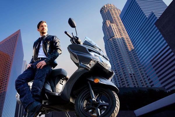 Der neue BURGMAN STREET 125EX - Garage/Velos-Motos Allemann