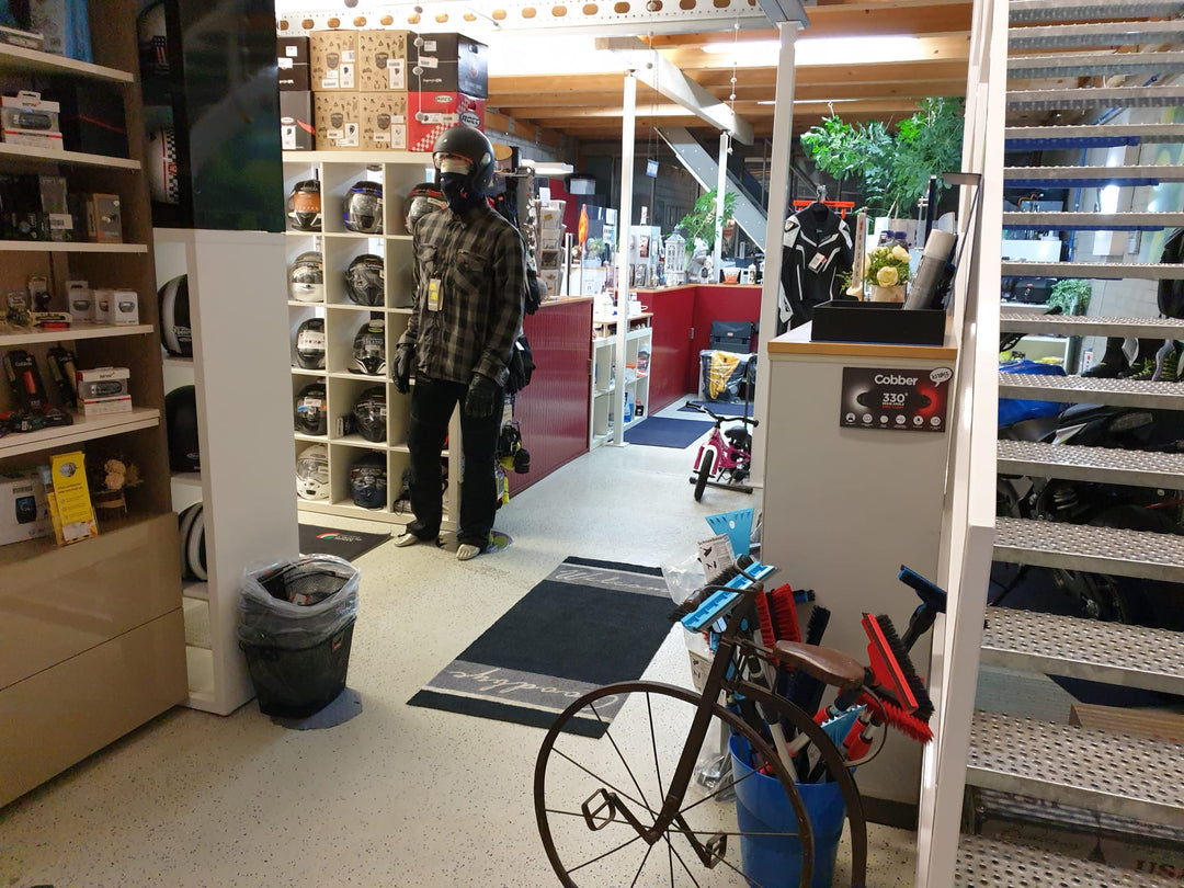 Neues Jahr - neu eingerichtet - Garage/Velos-Motos Allemann