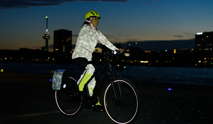 Women Commuter Tech Rain Jacket Reflection