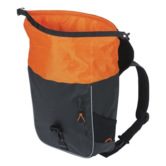 Basil Miles Tarpaulin Fahrradrucksack 17L schwarz/orange