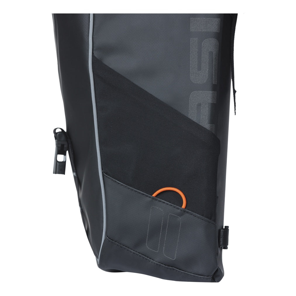 Basil Miles Tarpaulin Gepäckträger Doppeltasche 34L schwarz/orange