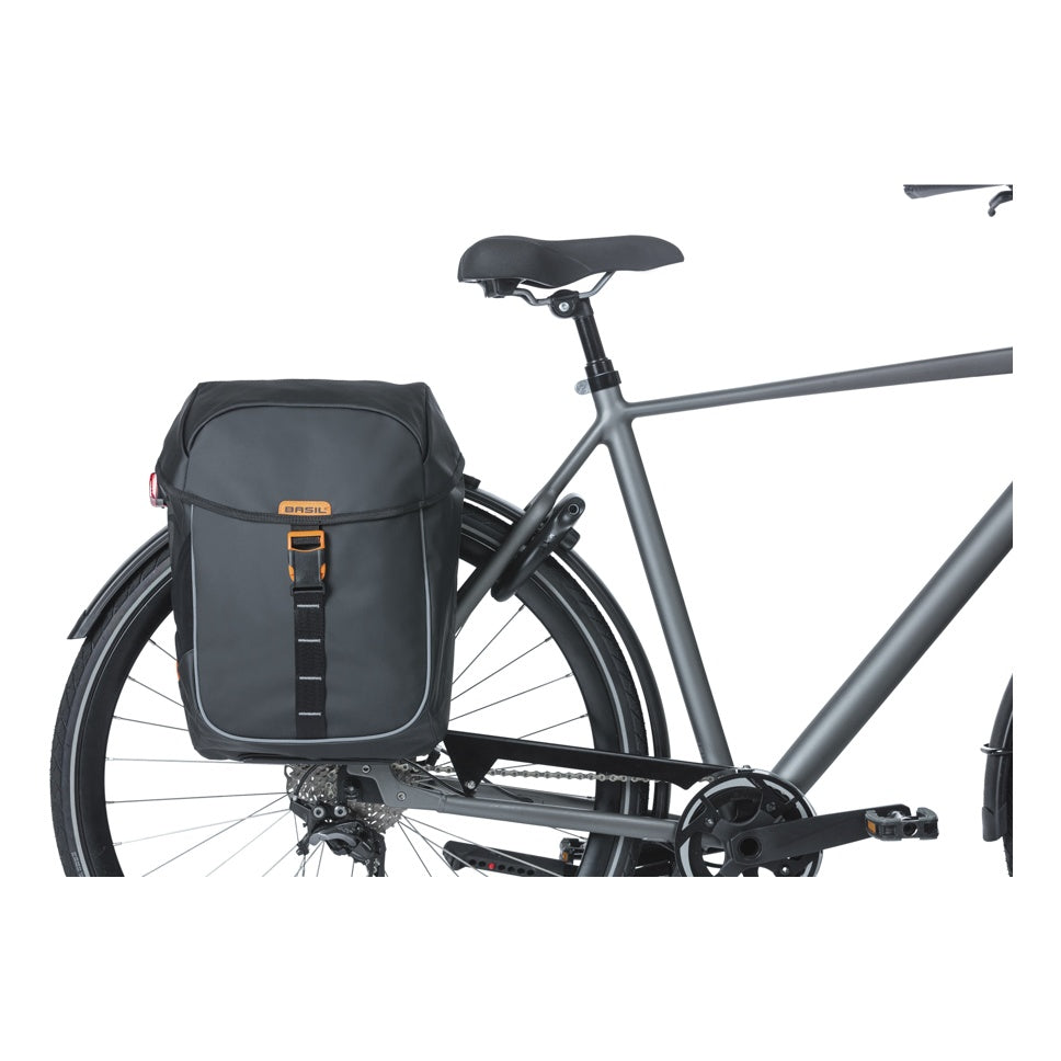 Basil Miles Tarpaulin Gepäckträger Doppeltasche 34L schwarz/orange