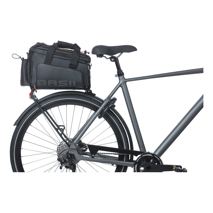 Basil Miles Tarpaulin Gepäckträgertasche XL Pro 9-36L schwarz orange