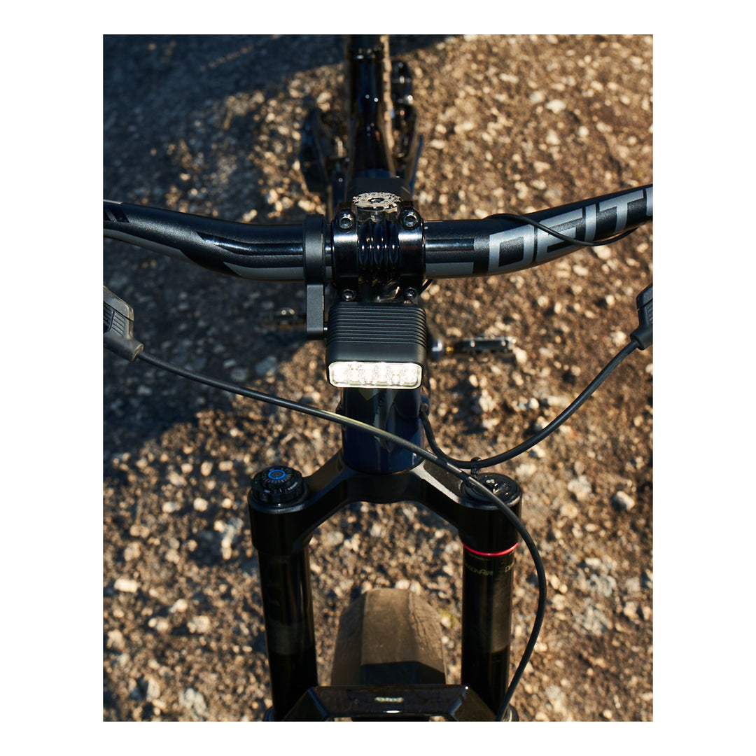 Knog Scheinwerfer Blinder X 1800 mit externem Akku 10&