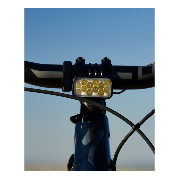 Knog Scheinwerfer Blinder X 1800 mit externem Akku 10&