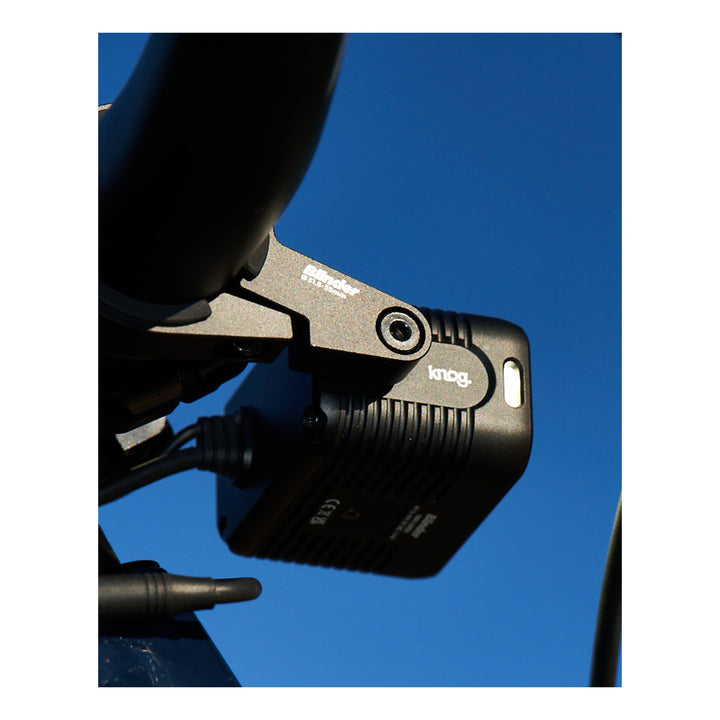 Knog Scheinwerfer Blinder X 1800 mit externem Akku 10&