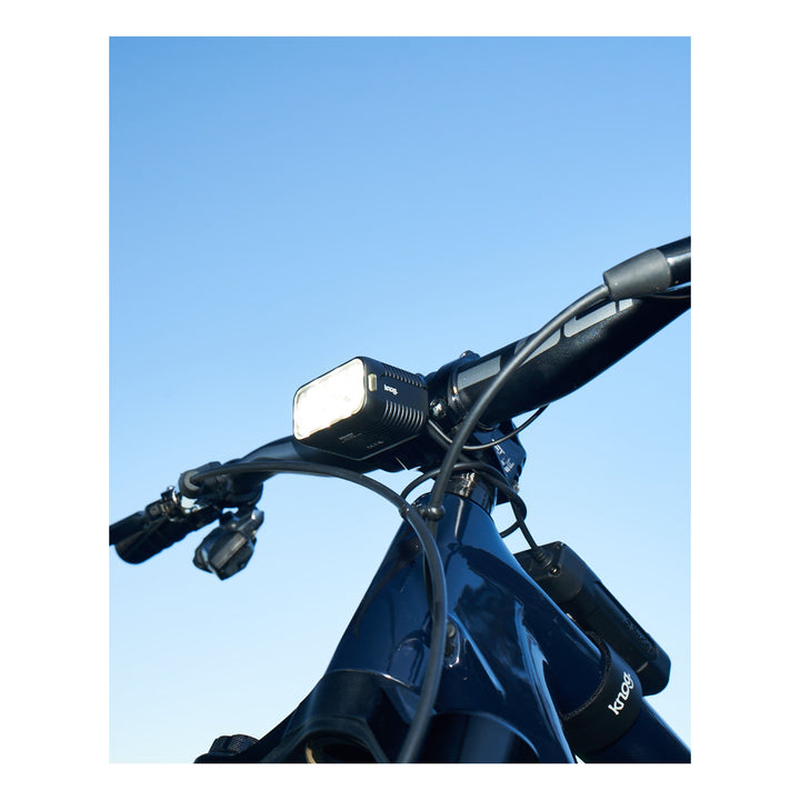 Knog Scheinwerfer Blinder X 2300 mit externem Akku 10&