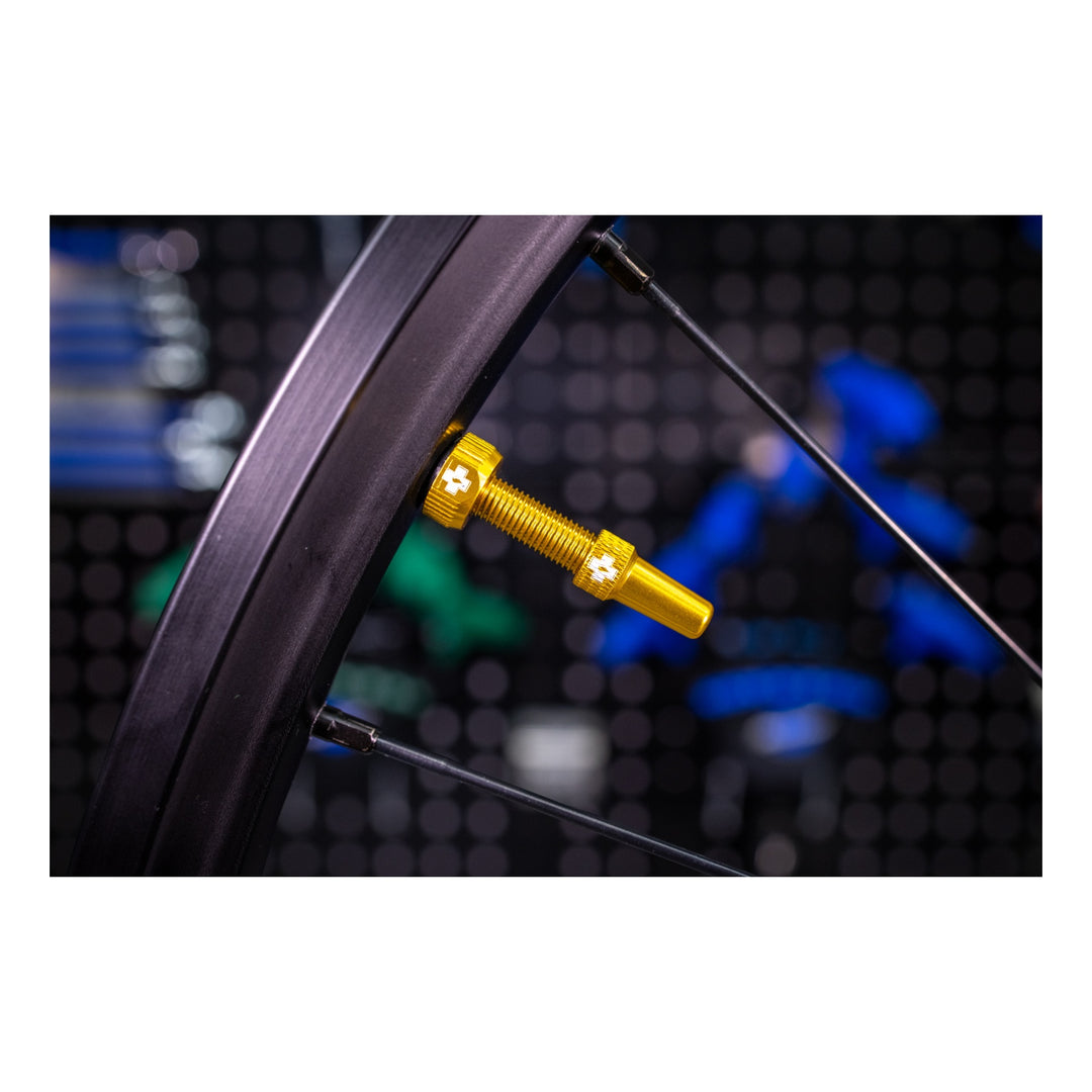 Muc-Off V2 Tubeless Valve Kit gold