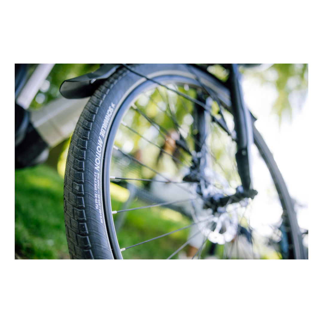 Schwalbe Pneu Motion Big Apple 27.5x2.35 Addix Green Starr mit Reflexstreifen black