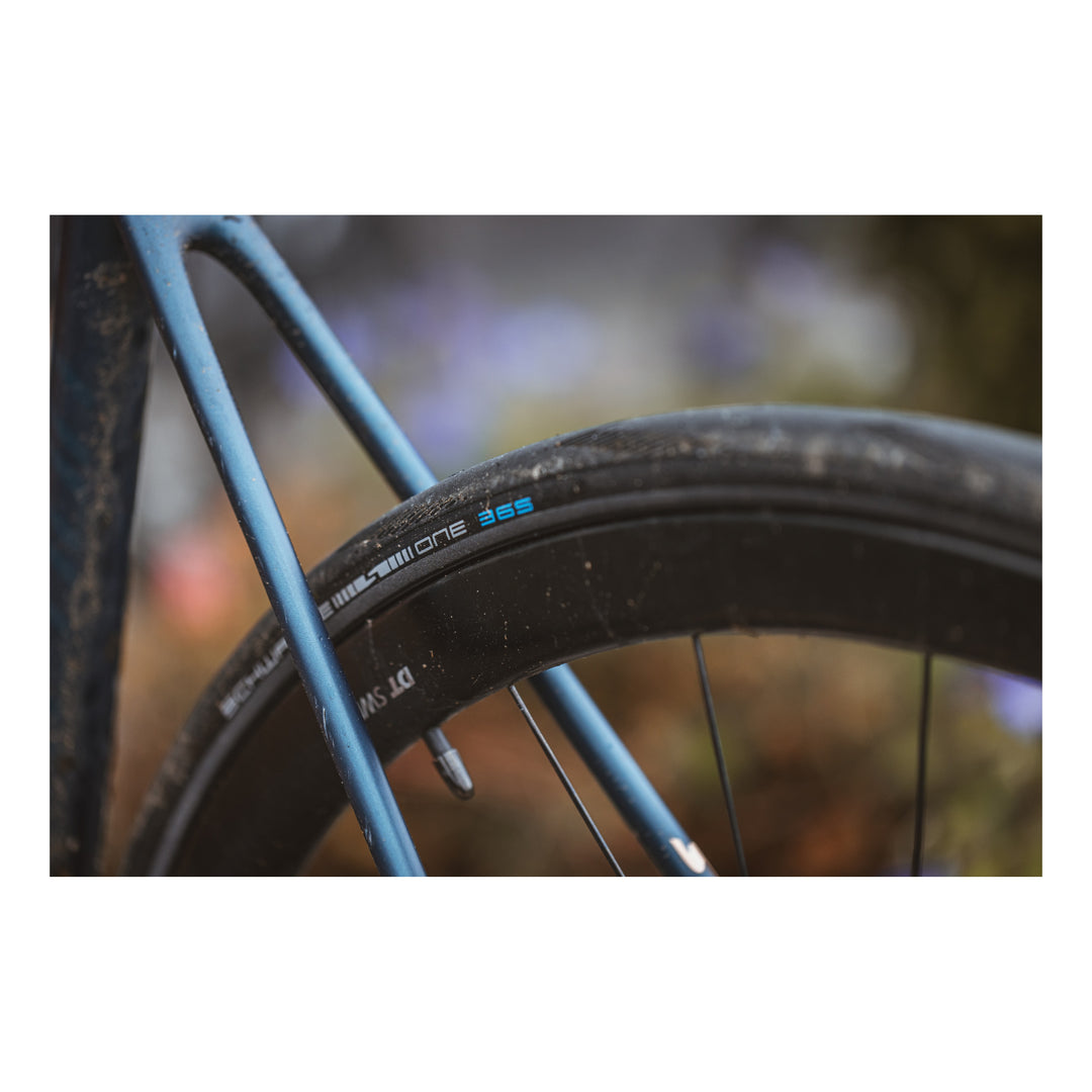 Schwalbe Pneu One 365 700x28C Addix FourSeason Falt mit Reflexstreifen black