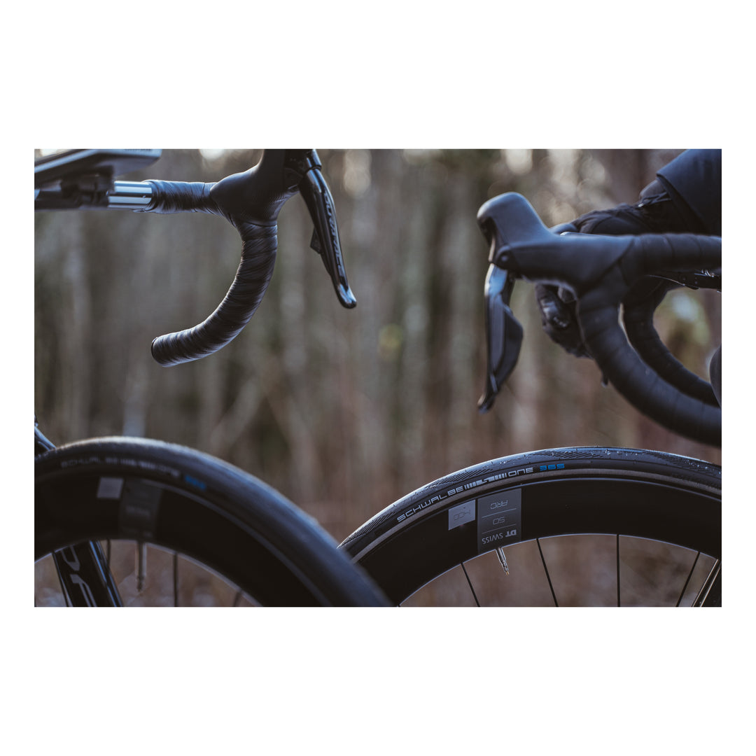 Schwalbe Pneu One 365 700x32C Addix FourSeason TL-Ready mit Reflexstreifen black