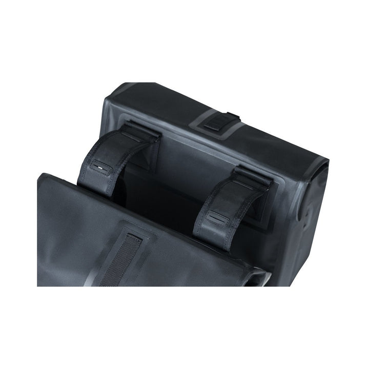 BASIL - Urban Dry Double Bag - Garage/Velos-Motos Allemann